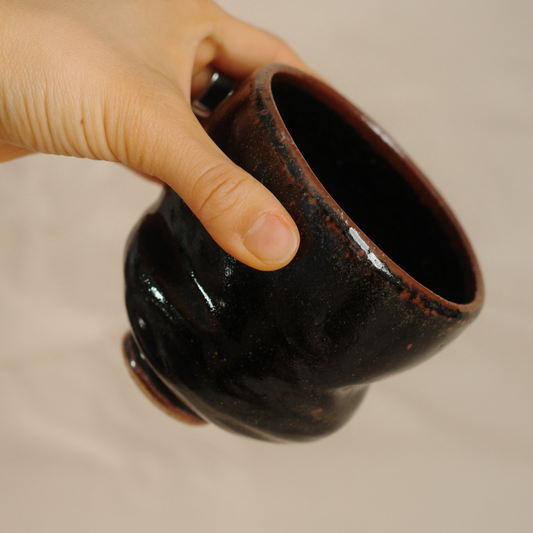 Asymmetrical temoku cup