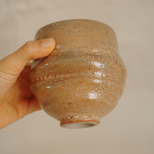 Asymmetrical toasted crawly cup