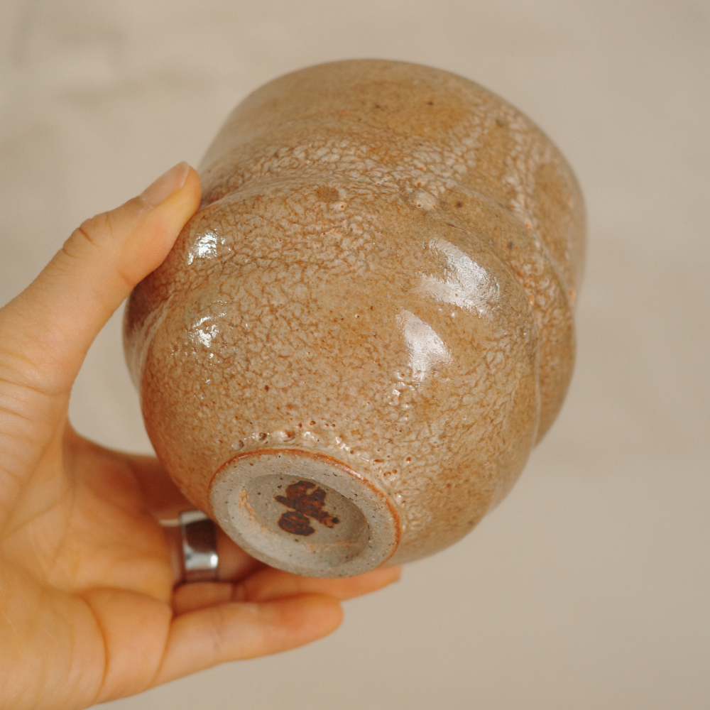 Asymmetrical toasted crawly cup